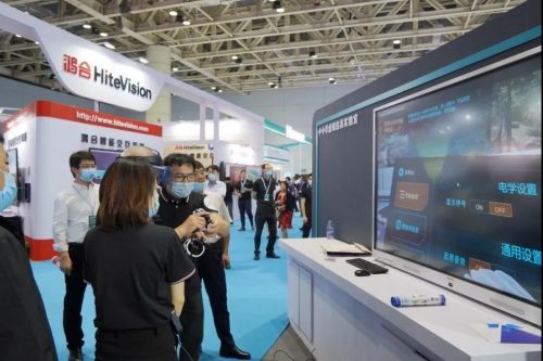 中国联通5g 智慧教育多款产品亮相2020山东教育装备博览会